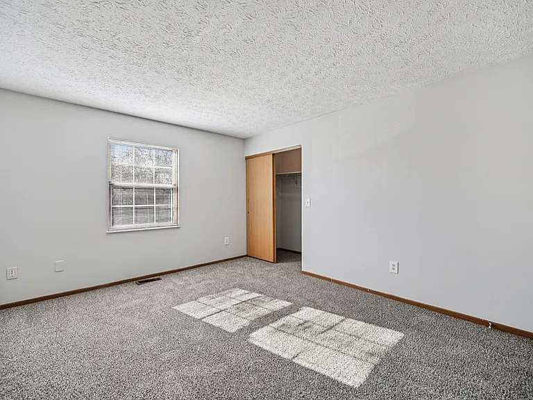 THE WILLOWS APARTMENT COMMUNITY — Photo 10