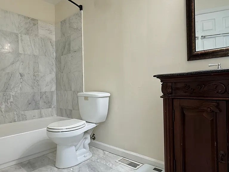 Master Bathroom - Upper Level