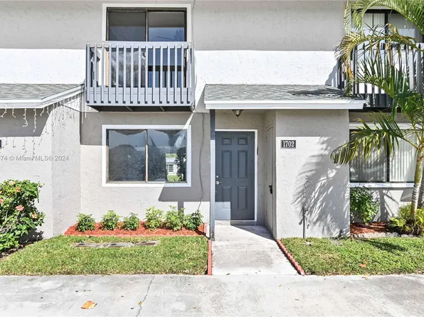 1702 Wharf Ln, Greenacres, FL 33463