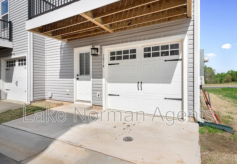 1814 Aspire St — Photo 6