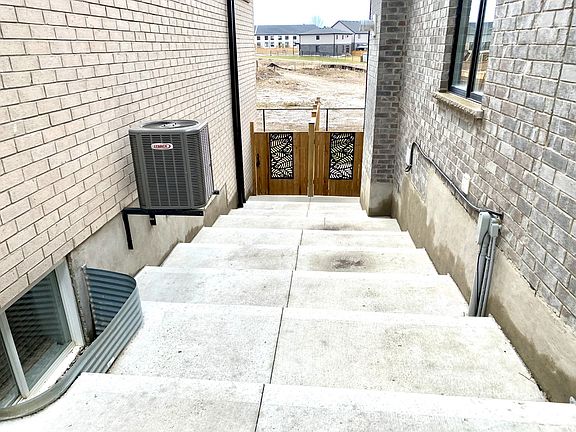 2nd image of 1236 Medway Park Dr #1236