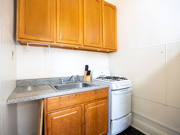 3rd image of 33 Brevoort Pl #2L