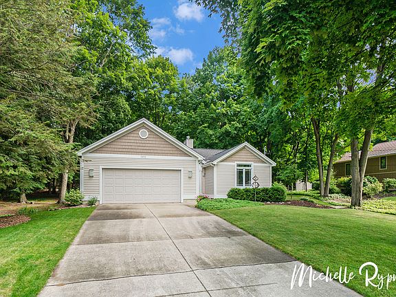 3rd image of 3955 Lakeridge Dr