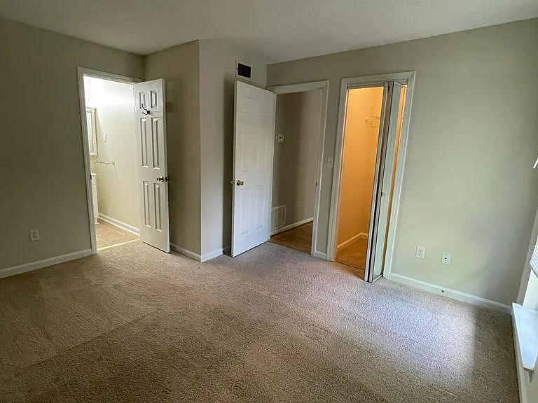 119 Granville Ct — Photo 12