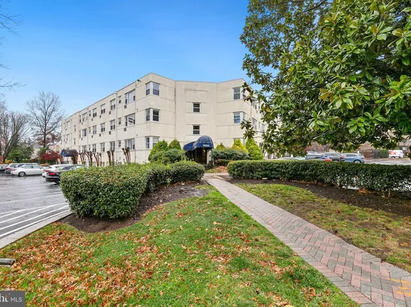 7034 Strathmore St APT 308, Chevy Chase, MD 20815