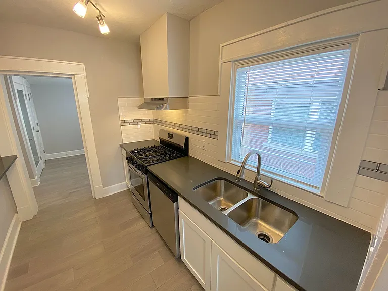 2723 Sacramento Ave — Photo 10