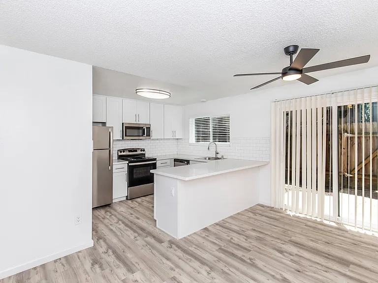 54 Quay Ct — Photo 31