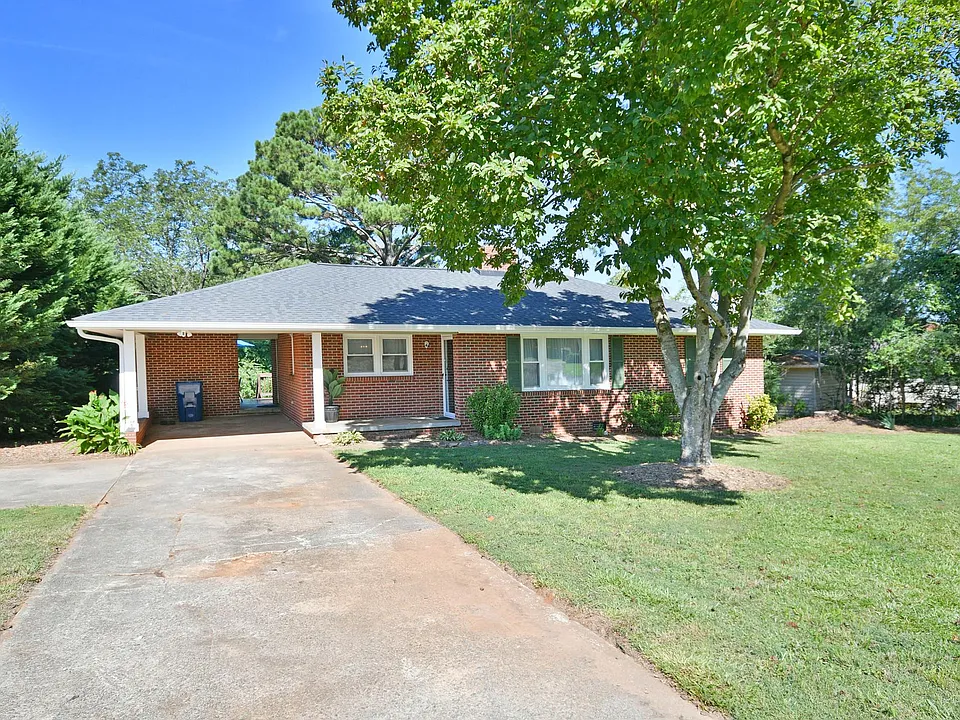 3011 Manchester Cir