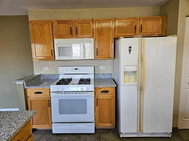 1421 Meadowsedge Ln — Photo 2