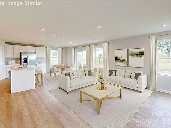3rd image of 131 Auburn Hills Dr