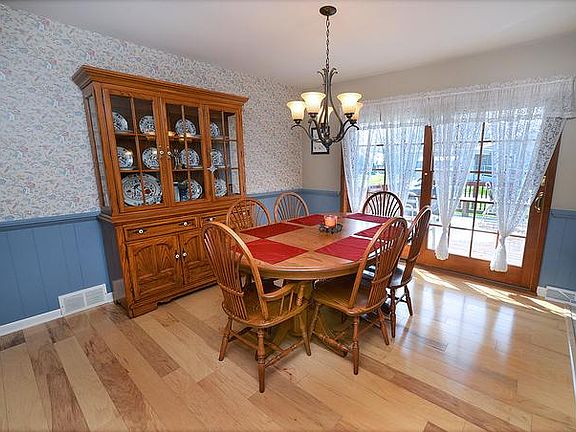 4th image of 1 Oaklane Dr