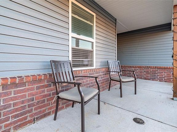 3rd image of 2639 Wyandotte Ave