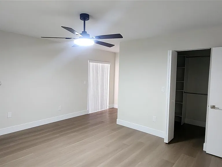 114 S Lakeside Dr #114 — Photo 15