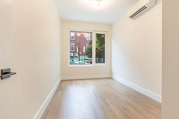 Rented by Space Link Realty | media 20