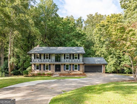 546 Woodland Dr, Gainesville, GA 30501