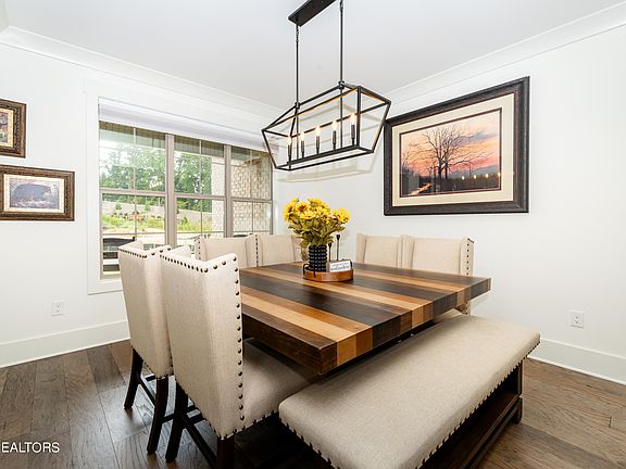 4th image of 723 Eaglehorne Ln
