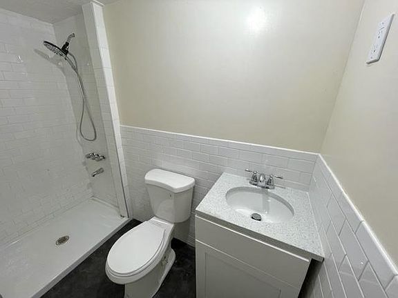 3rd image of 756 S Oak Dr #1