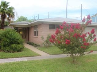915 9th St, Galveston, TX 77550