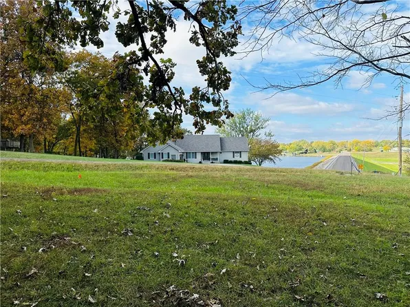 1928 Lake Viking Ter, Gallatin, MO 64640