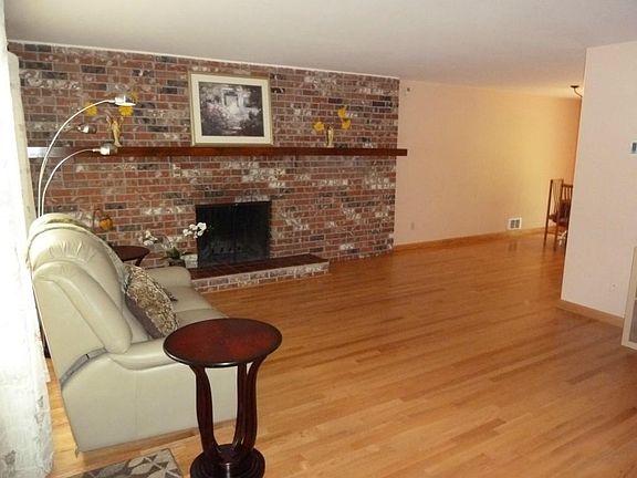 3rd image of 13739 35th Ave NE #1