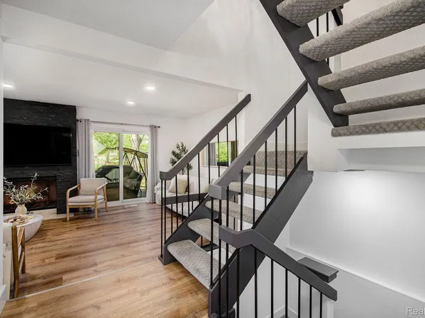 6267 Potomac Cir #4, West Bloomfield, MI 48322