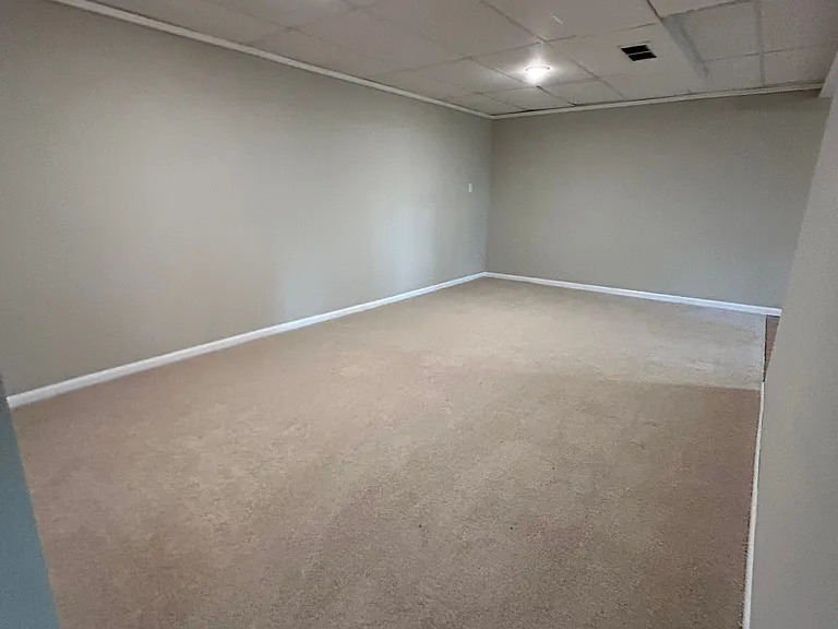 1300 Fieldcrest — Photo 17