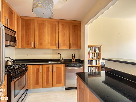 3rd image of 310 W 120th St APT 3I