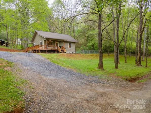 71 Shuler Dr, Whittier, NC 28789