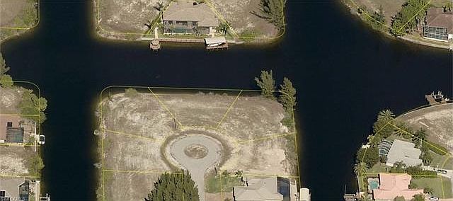 2nd image of 916 NW 39th Ave