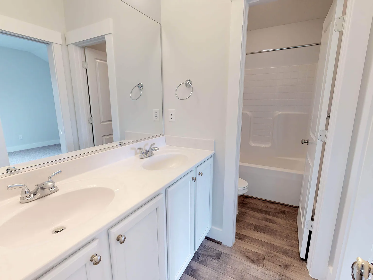 4 bed, 3.5 bath, 2600 sqft, $4,100 — Photo 3