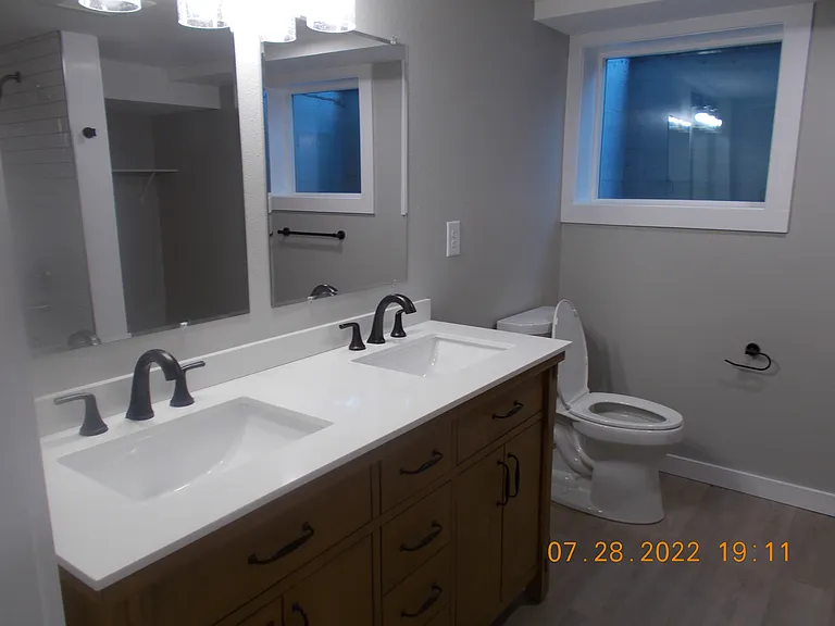 204 E 1st St #204 — Photo 17
