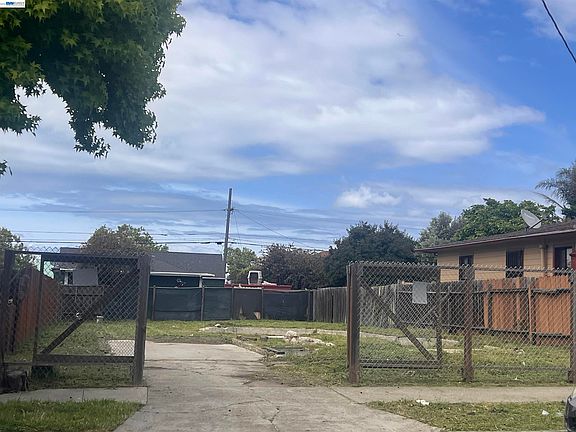 3rd image of 1737 Esmond Ave