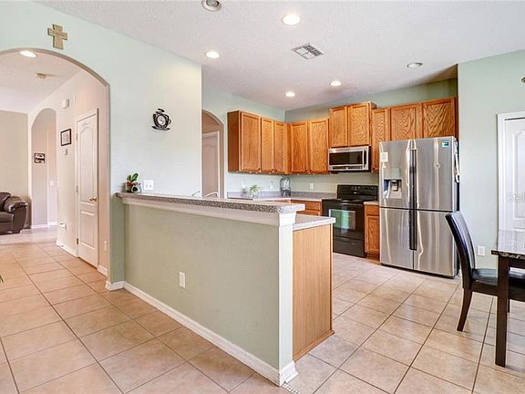 2nd image of 920 Windton Oak Dr