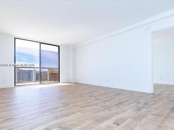 3rd image of 13499 Biscayne Blvd APT 912