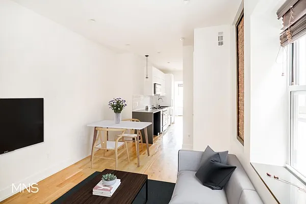 Rented by MNS Marketing | media 4