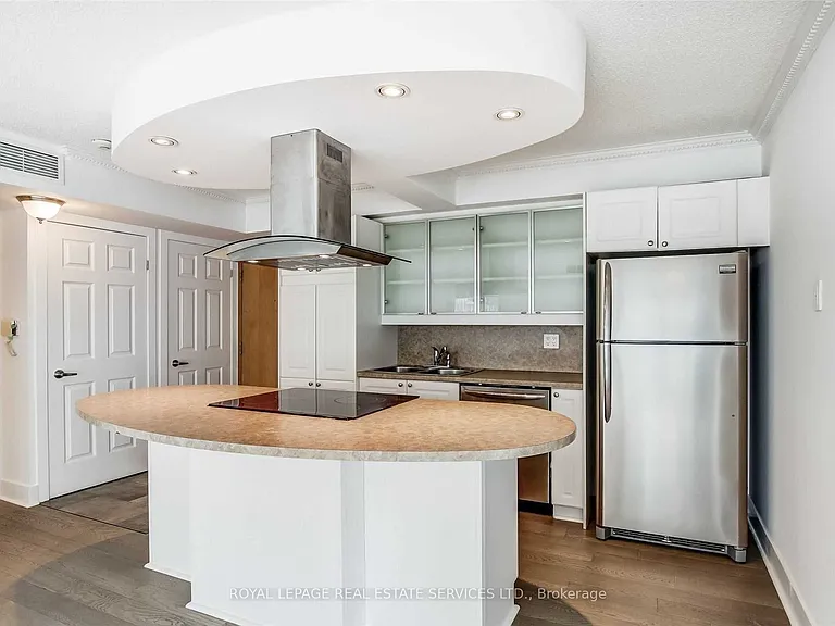 550 Queens Quay W #709 — Photo 11