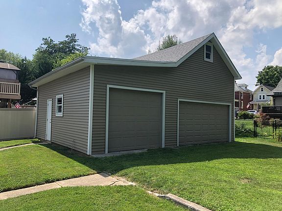 detached garage