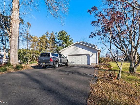 4th image of 1786 Princess Ln