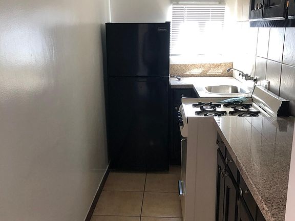 5th image of 1302 N Detroit St APT 4