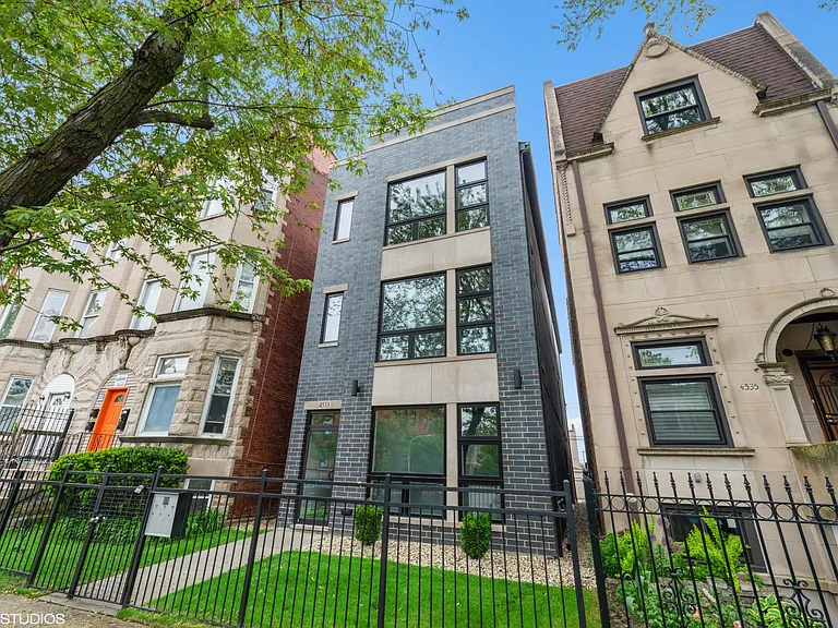 4943 S Saint Lawrence Ave #3 — Photo 1
