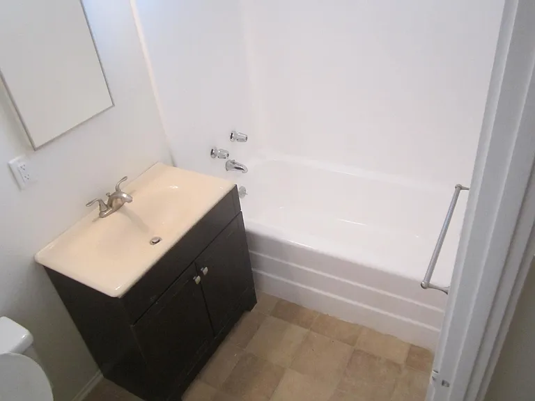 320 Wall St — Photo 8