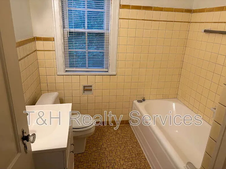 6061 N Park Ave — Photo 18