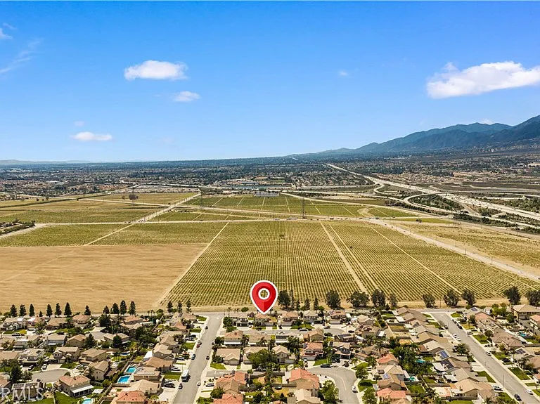 6766 Royal Crest Ct — Photo 16