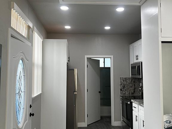 3rd image of 492 Macarthur Ave