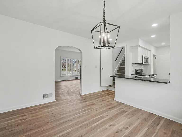 1555 Locust St — Photo 9