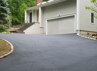 32 Bogus Hill Rd, New Fairfield, CT 06812