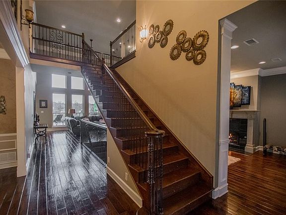 5th image of 636 Timbercrest Cir