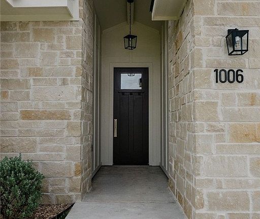 3rd image of 1006 Broadmoor St