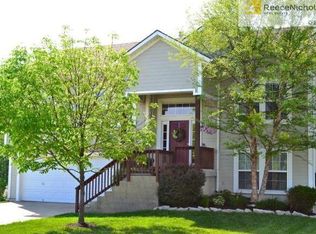 1333 Starbrooke Dr, Louisburg, KS 66053