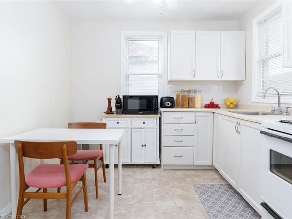 45 E 11th St, Hamilton, ON L9A 3T1